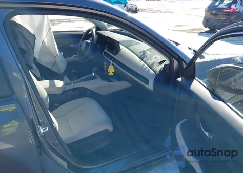 2024 Honda Hr-V Awd Lx z USA, uszkodzony, nr VIN 3CZRZ2H31RM733444